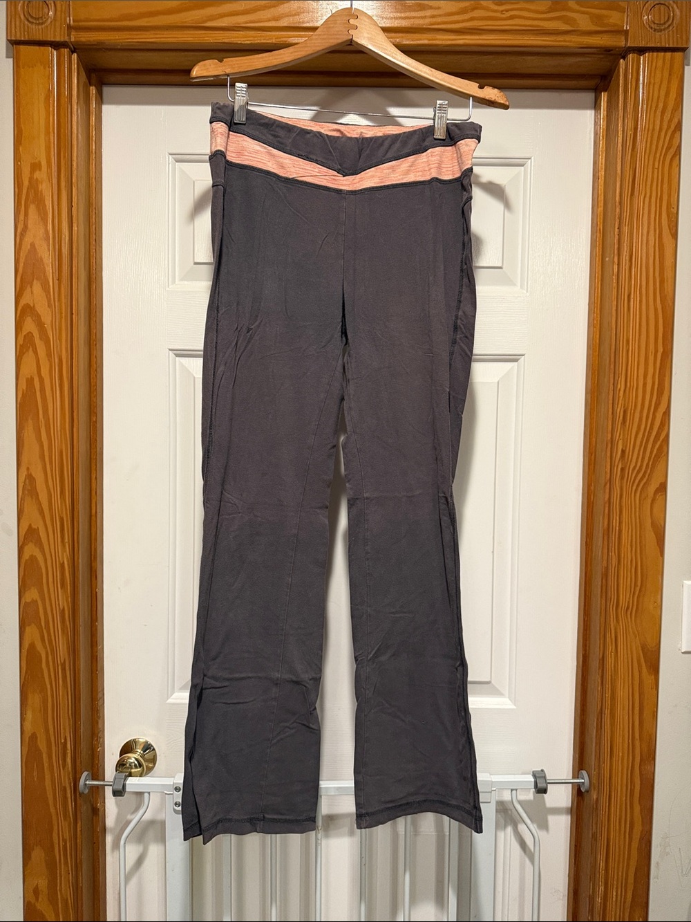Everlast Gray Boot-Cut Leggings with Pink V-Waistband